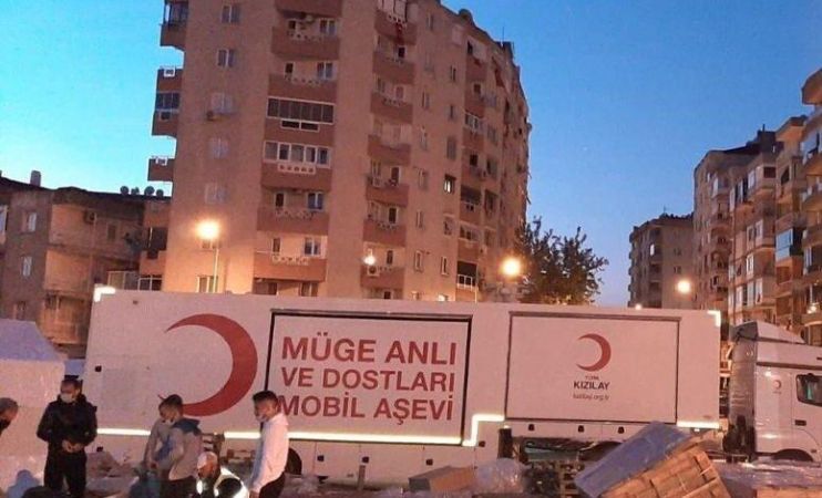 Müge Anlı’dan Deprem Yardımı! Para Yardımı, Bez, Kıyafet, Yiyecek Yardımı
