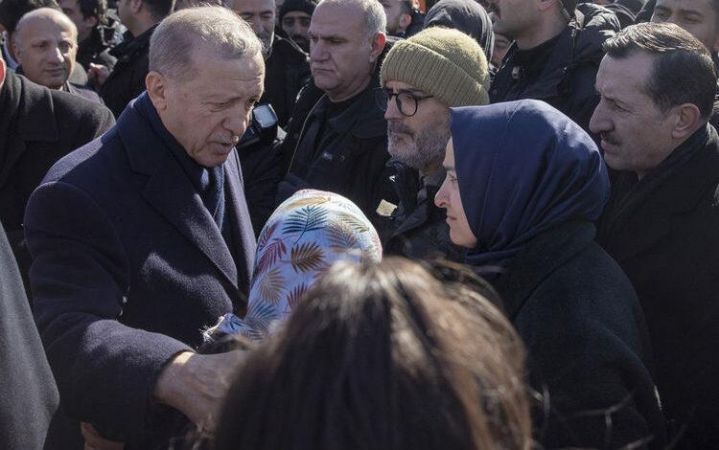 Cumhurbaşkanı Erdoğan Deprem Bölgesi’nde İncelemeler Yapıyor