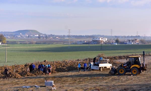 Deprem mezarlığı kuruldu! Mezar taşlarına isim değil numara yazılıyor