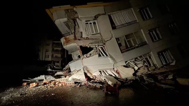 Deprem Sonrası Çok Merak Edilmişti: Enkaz Altındaki Kişilere Neden Su Verilmez? Uzmanlar Tek Tek Uyararak Anlattı