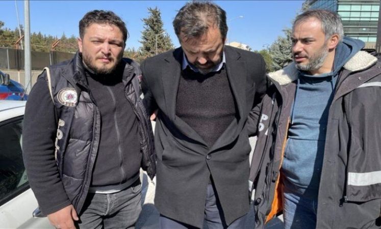 Yıkılan binanın müteahhidinden şok suçlama! Suçu sitede oturanlara attı