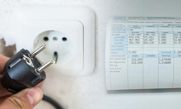 Elektrik Faturanız Yüksek Geliyorsa Dikkat: Ev Eşyalarınızı Yanlış Konumlandırmış Olabilirsiniz! Tasarruf Etmek İçin Bu Önerilere Kulak Verin