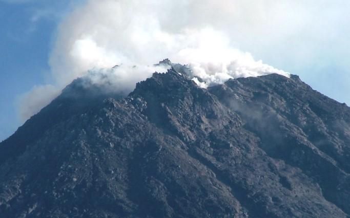 Endonezya’daki Yanardağın Harekete Geçerek Patlaması! Merapi Yanardağ Patladı!