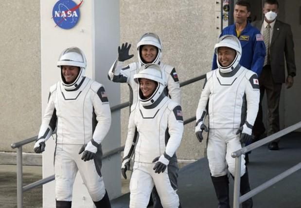 SpaceX Astronotları 6 Ay Sonra Dünya’ya Geri Döndü…
