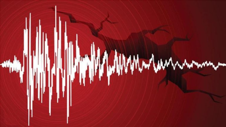 Afganistan’da 6,5 büyüklüğünde deprem korku yarattı