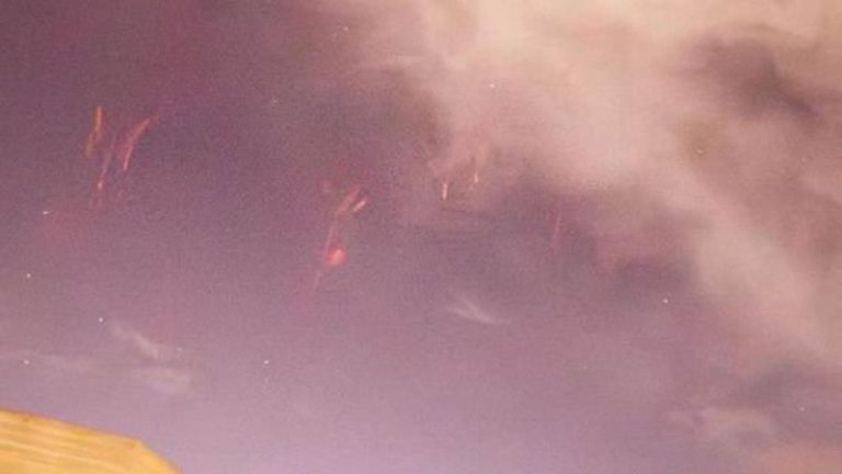 Bodrum’da ‘Kızıl Cin’ Adlı Yıldırım Fotoğraflandı
