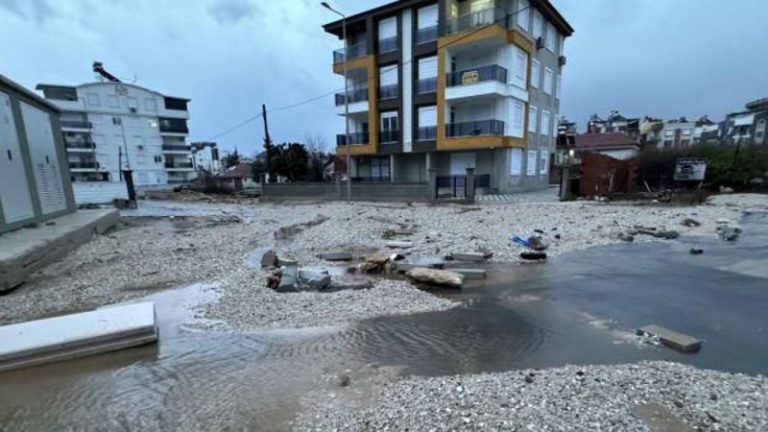 Antalya’yı Vuran Şiddetli Yağışlar ve Sel Felaketi
