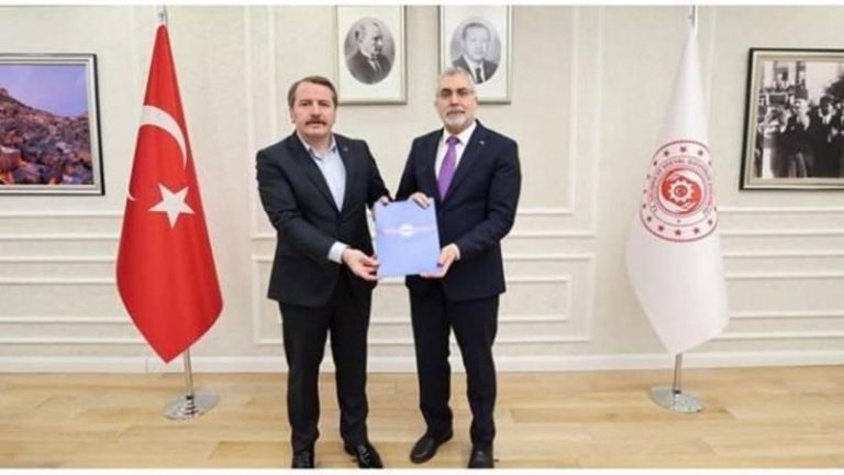 Memur-Sen Başkanı Ali Yalçın, Çalışma ve Sosyal Güvenlik Bakanı ile Görüştü