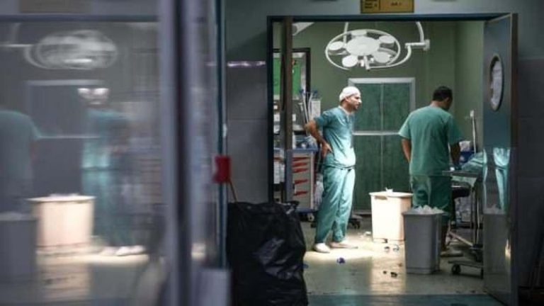 İsrail Güçleri Nasır Hastanesini Kuşattı, Filistinliler Hedef Alındı