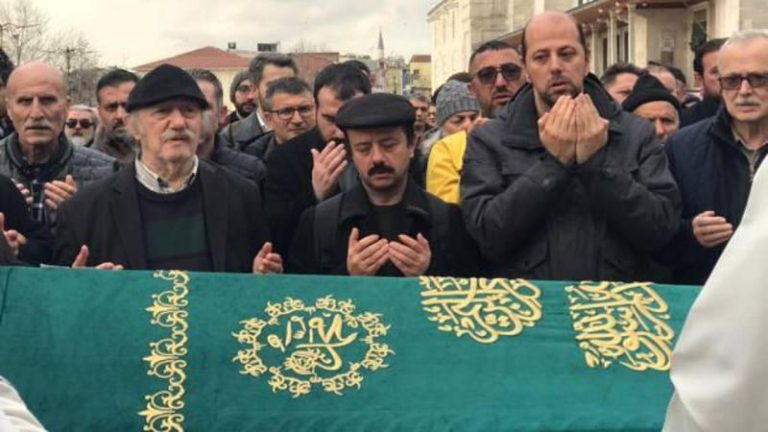 İstanbul’da Usta Edebiyatçı Üstün İnanç’ın Naaşı Toprağa Verildi