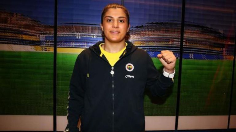 Busenaz Sürmeneli’nin Fenerbahçe’ye Transferi ve Başarıları