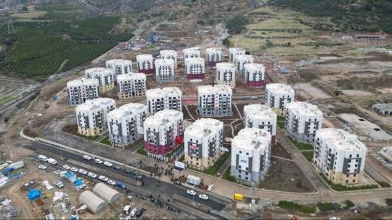 Hatay Valisi Masatlı, Depremzedelere Konut Anahtarlarını Teslim Etti