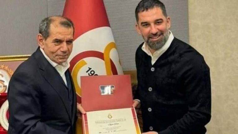 Arda Turan Galatasaray Üyesi Oldu