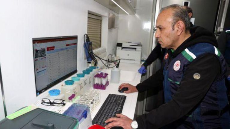 Mobil Laboratuvar Maden Sahasındaki Ölçümleri Yapıyor
