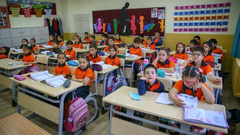 20 Milyon Öğrenci Ders Başı Yaptı!
