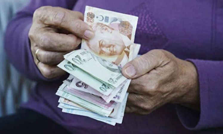 Emekliler 7.500 TL Nakit Ödeme Alacak! Yapı Kredi Emekli Paketi’ne Başvuru Süresi Doluyor