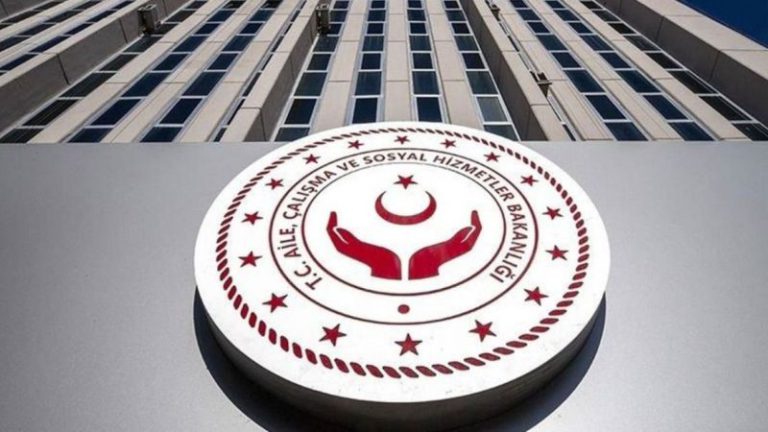 Aile ve Sosyal Hizmetler Bakanlığı personel alımları için başvuru ekranı açıldı: Başvuru için son tarihe dikkat!