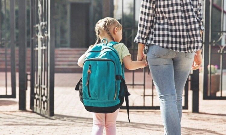 Aile ve Sosyal Hizmetler Bakanlığı’ndan Annelere Büyük Destek! Okula Giden Çocuklar İçin 5330 TL Yardım