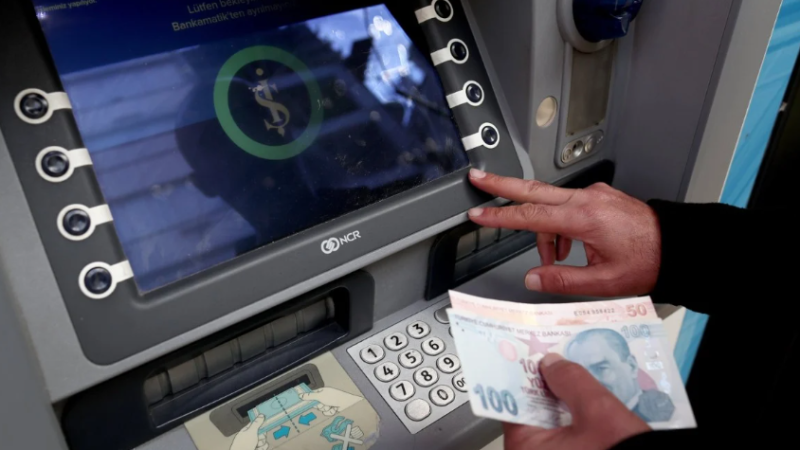 İş Bankası Bankamatiğe (ATM) Param Sıkıştı, Ne Yapmalıyım?