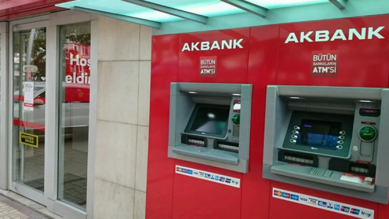 Akbank Bankamatiğe (ATM) Param Sıkıştı, Ne Yapmalıyım?