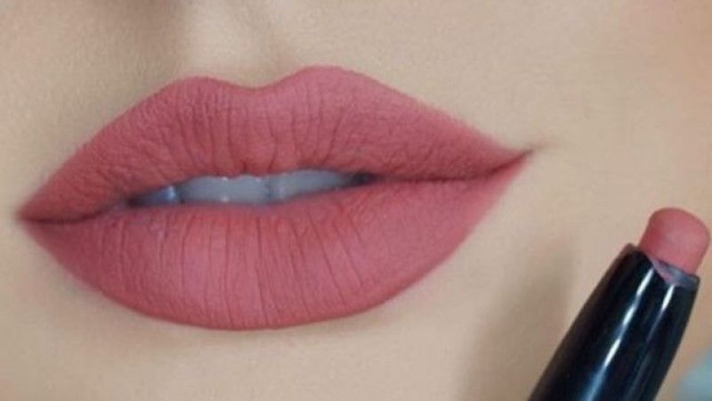 Ruj Orucu Bozar Mı – Makyaj Yapmak, Parfüm Sıkmak Bozuyor mu?