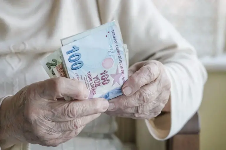 Emeklilere Büyük Müjde! En Düşük Maaş İçin 12.500 TL Formülü Ortaya Çıktı!