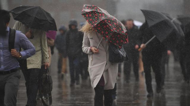 İstanbul’a Fırtına Ve Soğuk Hava Geliyor! Valilik Saat Verdi
