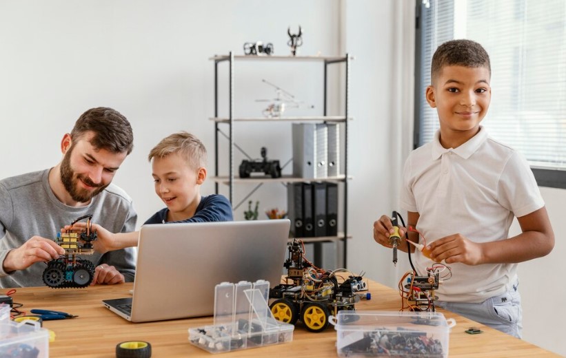 Endüstri 4.0 ve Robotik Kodlama: Geleceğin Fabrikalarında İnovasyon