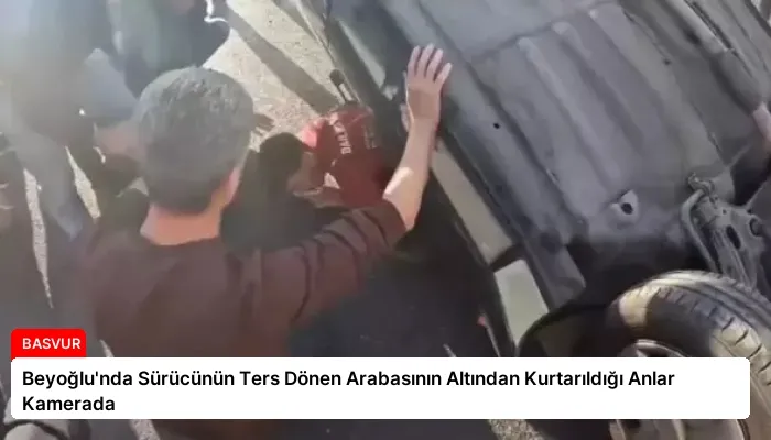 Beyoğlu’nda Sürücünün Ters Dönen Arabasının Altından Kurtarıldığı Anlar Kamerada