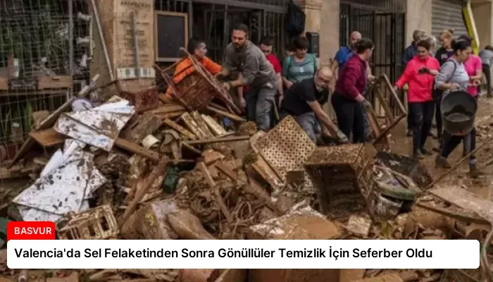 Valencia’da Sel Felaketinden Sonra Gönüllüler Temizlik İçin Seferber Oldu