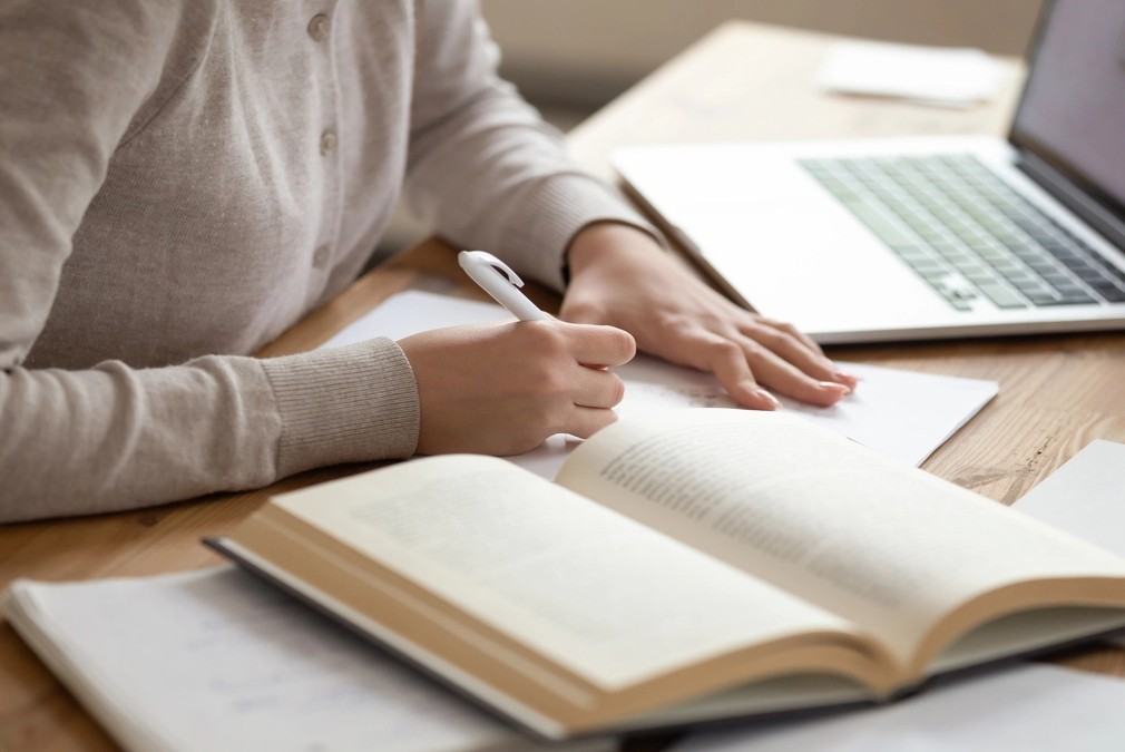 Akademik Başarı İçin Profesyonel Tez Desteği Alın