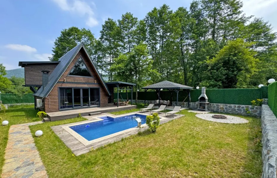 Sapanca’da Doğayla İç İçe Bungalov Tatili