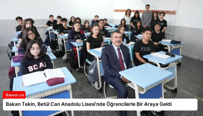 Bakan Tekin, Betül Can Anadolu Lisesi’nde Öğrencilerle Bir Araya Geldi