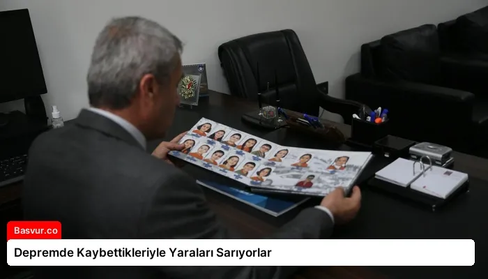 Depremde Kaybettikleriyle Yaraları Sarıyorlar