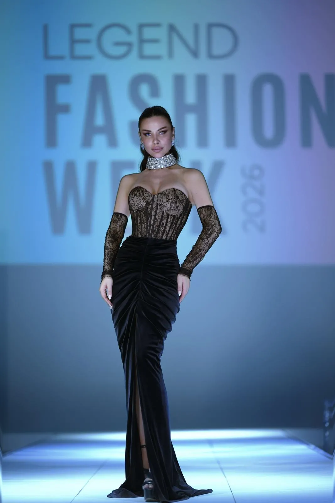 Şıklık, Zarafet ve İzdiham: Legend Fashion Week’te Unutulmaz Gece